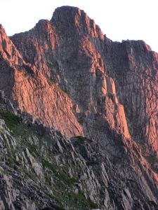 素晴らしく雄大な山の景色